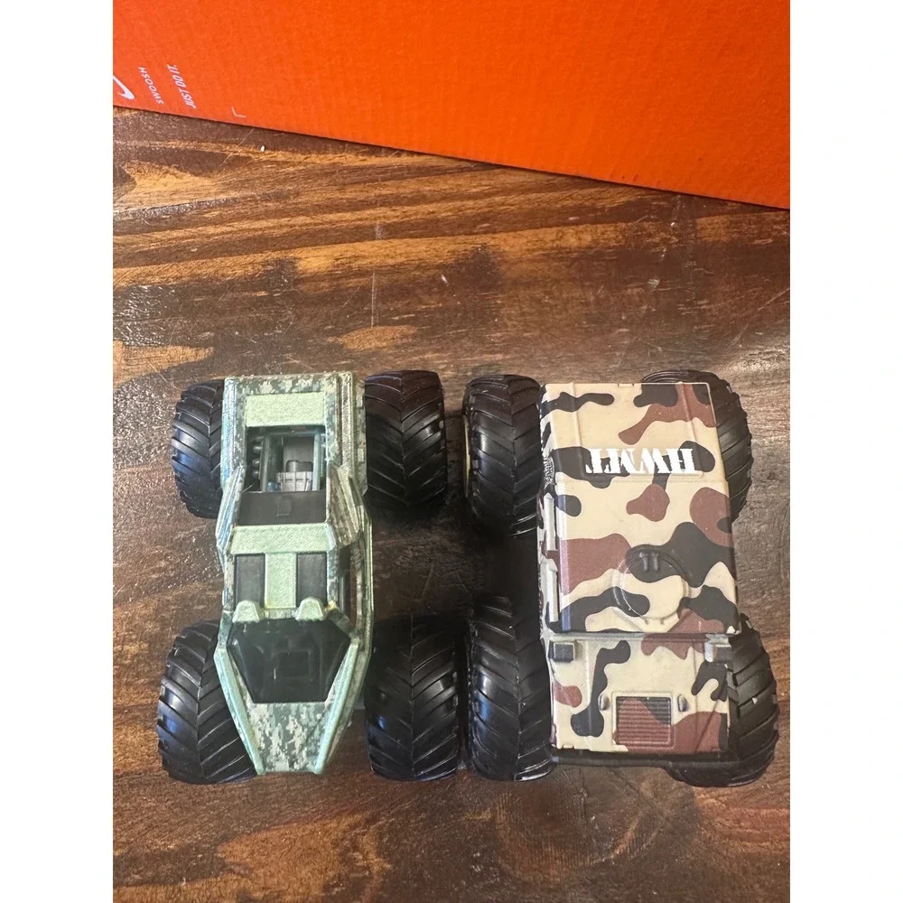 Monster Jam Soldier Fortune & Hot Wheels HWMT Humvee CamoMonster Trucks 1:64‎